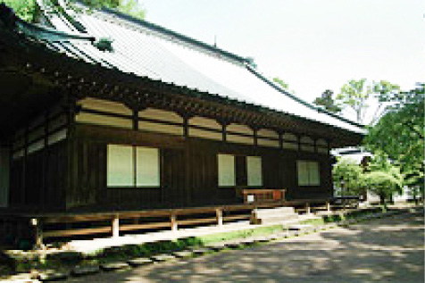 古風な建築様式が際立つ早雲寺の本堂